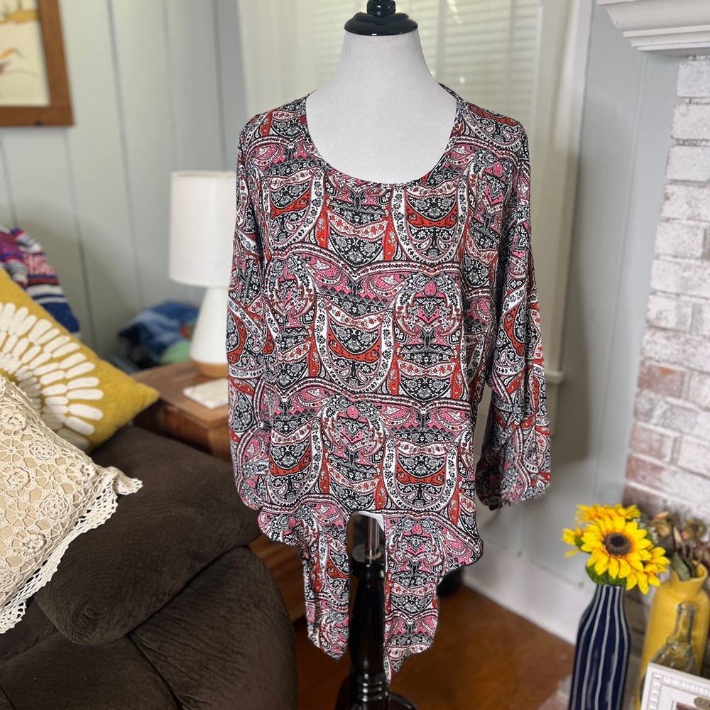 Cha Cha Vente Red and Black Paisley Tunic